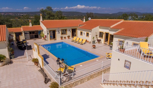 Ideal for large groups! 4* B&B with 7 en suite rooms and all modern comfort