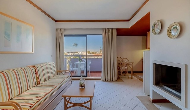 Ideal Mix of Comfort and Value! 2 Swimming Pools, Spa & Wellness, Free Parking!