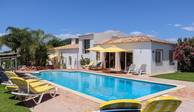 Idyllic Farm House with huge Garden for 14PAX