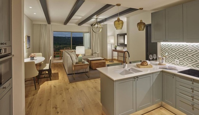 Intimate Room w/Balcony Perfect for Relaxing Getaway in Portuguese Nature