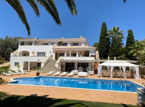 Large luxury villa in Lagos pool BBQ