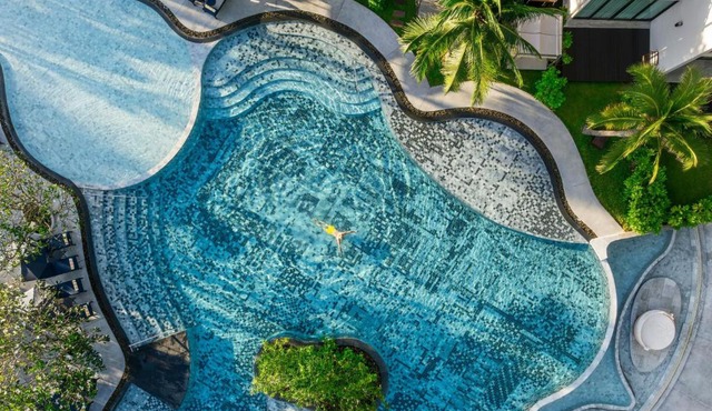 Le Meridien Phuket Mai Khao Beach Resort