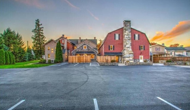 Legacy Manor-Sleeps 26-9 minutes to Sight&Sound,16 Minutes to Downtown Lancaster in Lancaster