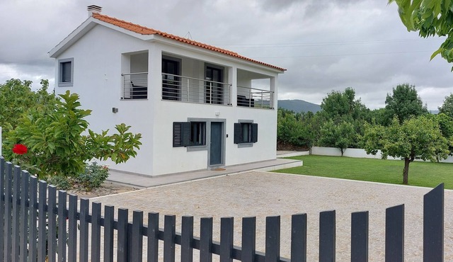 Lily Batuca - Cheerful house with 3 bedrooms in Benquerença