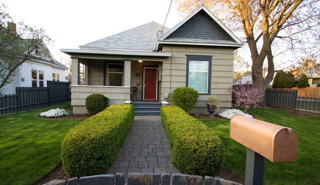 Locust St Cottage · Locust, Close to Town & Campus, Super Charming in Walla Walla