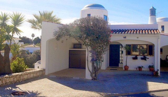 Lovely 2 bedroom end townhouse in Carvoeiro