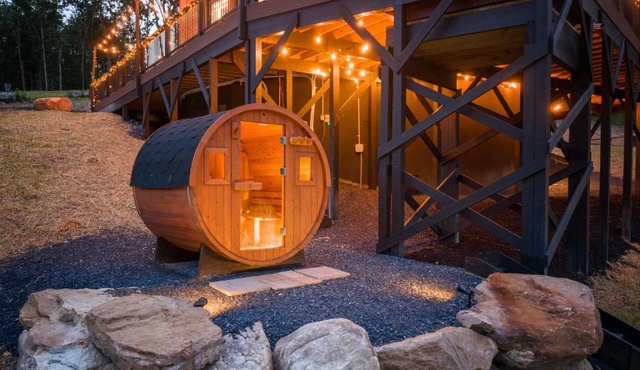 Luray Yurt - World's Largest Yurt - Sleeps 16, Hot Tub, Sauna, Pond in Luray