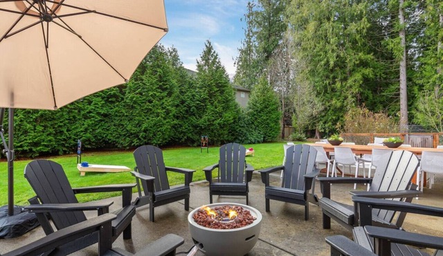 Luxe 7BR Retreat |Sleeps 16| Theater, Gym, & Grill! in Bothell