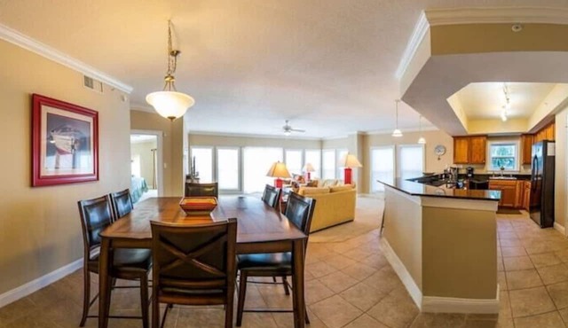 Luxurious and huge 3 BD/3 BA Directly across from Beach! Pool Outside your Door! in Mexico Beach