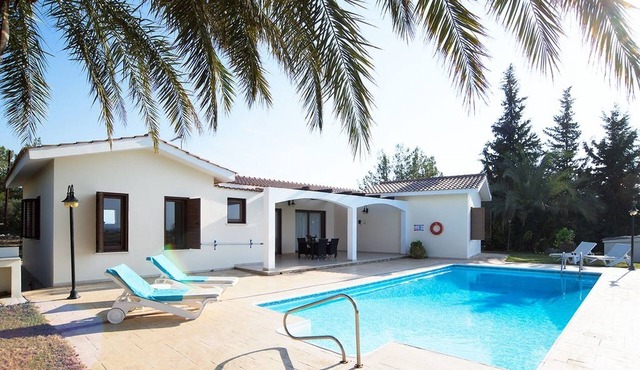 Luxurious, Spacious, FULLY air conditioned villa set in a serene environment! in Paphos