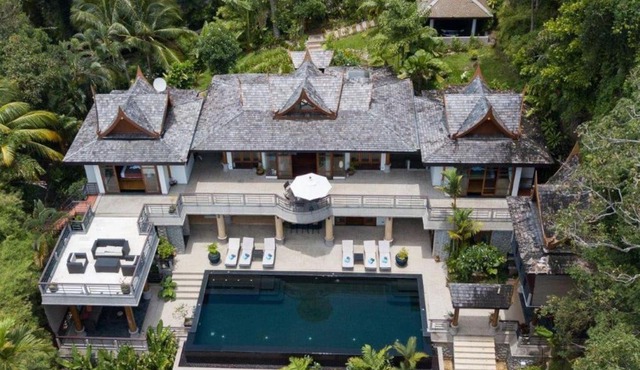 Luxury 4 bedrooms Villa with Seaview Infinity Pool overlooking Surin Beach