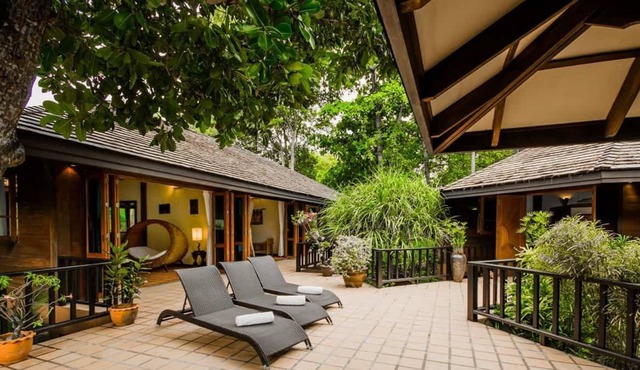 Luxury 5 Bedroom Spacious Villa Baan Khating !!