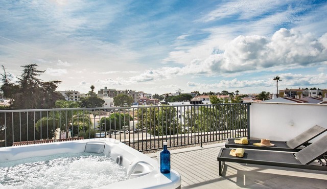 Luxury 6BR Villa Margarida | Pool, Hot Tub & Walk to Albufeira Strip