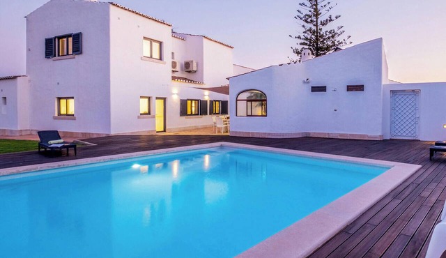 Luxury Villa with Heatable Pool and BBQ