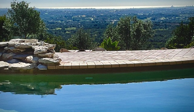 Magnificent views all the way to the sea, in the heart of nature, great privacy