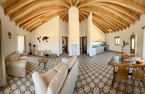 Mama Adama, Alpaca Farm And B&B in Setubal