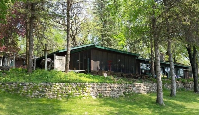 Minn Haven, lakeside retreat cabin, an hour or so from Cities. Relax. breathe. in South Haven