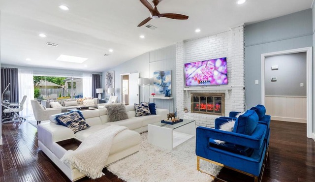 Modern Home with a Firepit, Heated Pool & Spa in Dallas