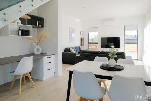 Modern Howick Town House Fibre WiFi Netflix in Auckland