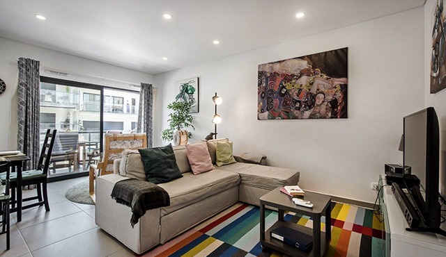 Modern luxury apartment with private south/east facing terrace near Gran plaza