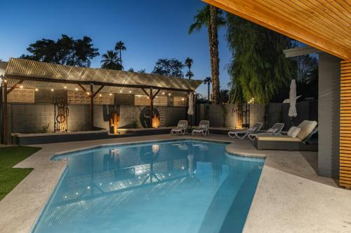 Modern Retreat with Pool Hot Tub Outdoor Kitchen in Scottsdale