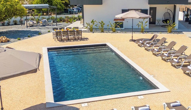 Modern Villa w/Heatable Pool in Albufeira