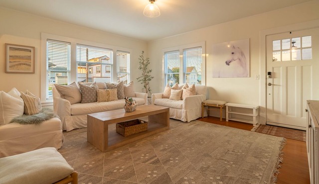 NEW Best LOCATION in Downtown Edmonds in Edmonds