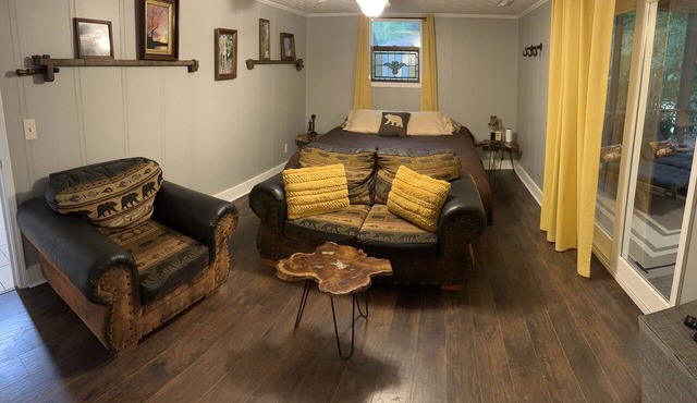 New Guest suite located in Jasper with a mountian view and fire pit in Jasper
