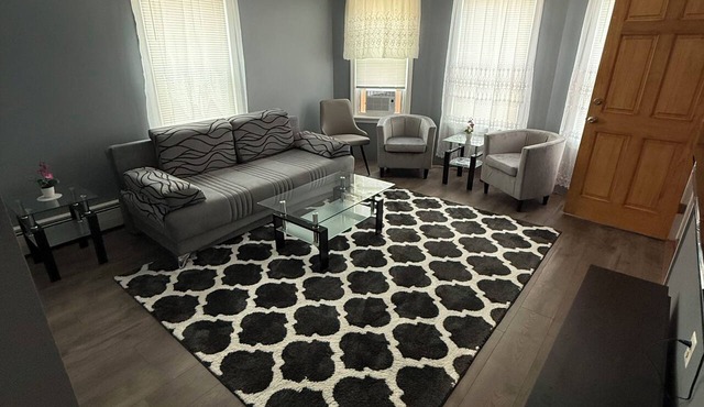 Newly Updated 2BR Near Providence, Brown RISD Close to soccer stadium in Pawtucket