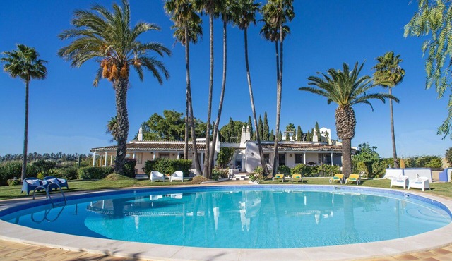 Nice apartment in villa for 4 guests with pool, WIFI, TV and terrace