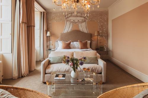No 15 by GuestHouse, Bath in Bath