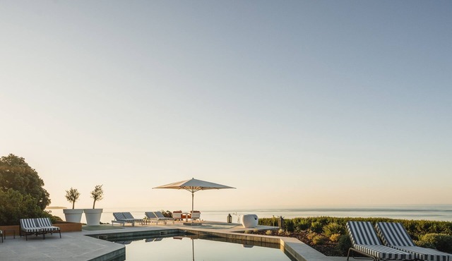 Ocean View Room Ideal for Couples Seeking Romance in Algarve’s Tranquility