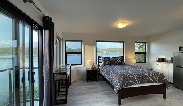 Oceanfront Room with Hot Tub & Firepit in Ucluelet