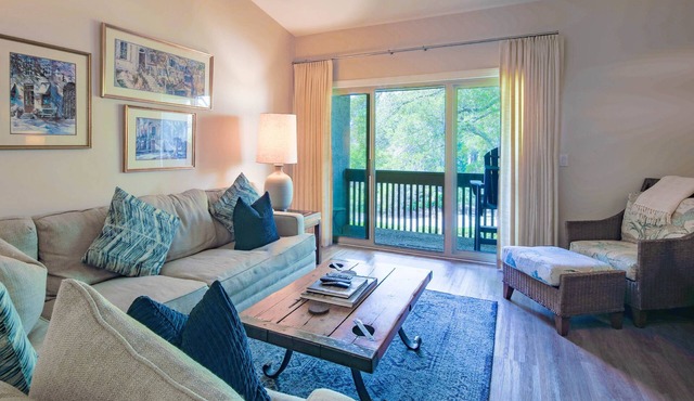 Only a 2 Minute Walk to Salty Dog, Pool, Marina & Beach! Perfect South Beach Vacation Getaway! in Hilton Head Island