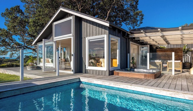 Palm Beach Retreat - Now open for Christmas and New Year Booking! in Waiheke Island