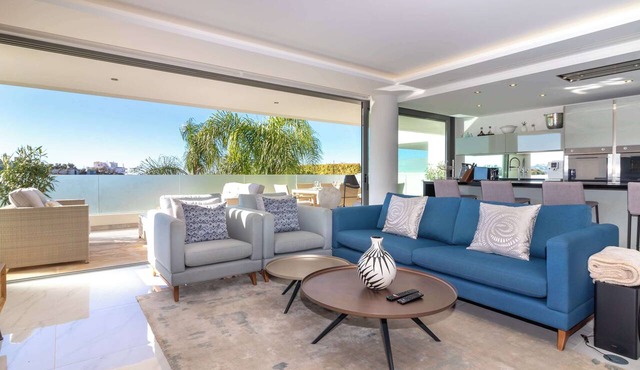 Palms 10 - Luxury Deluxe Three Bedroom Apartment