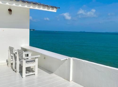 Peaceful Hideaway with Stunning View Beach Access in Mae Nam