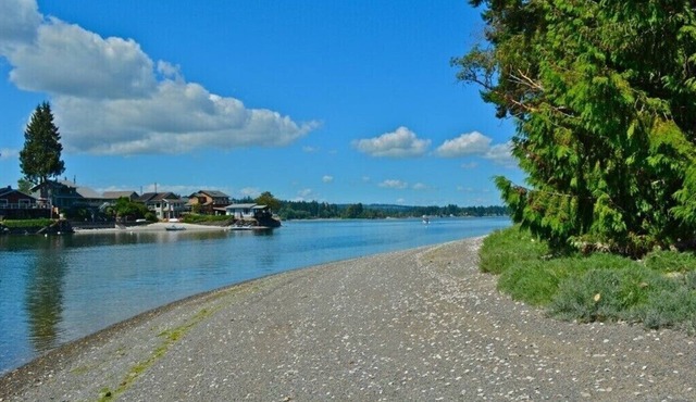 PEACEFUL WATERFRONT RETREAT 30-MINUTE FERRY RIDE FROM SEATTLE! in Bremerton
