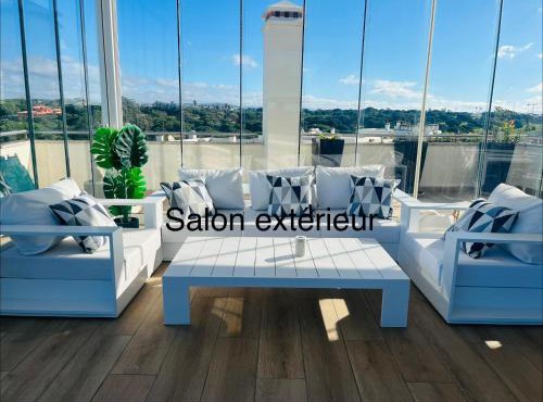 Penthouse, sea view, tennis, swimming pools, 3' foot golf