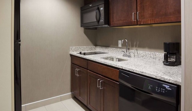 Pets are Allowed Here! 4 Relaxing Units, Free Hot Breakfast! in Rochester