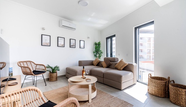 Portimao riverview T2 luxe 2nd floor with Balcony, Wi-Fi and Air Conditioning