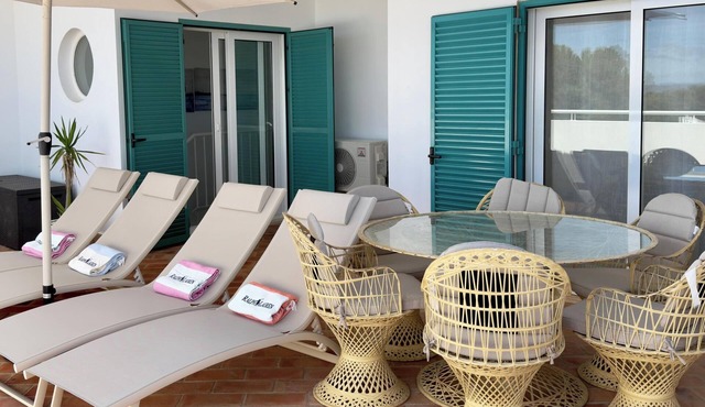 Prainha L&A Penthouse, 3 Bedrooms (3 wc),2 ensuite, Sea Views, Avor, Private Park