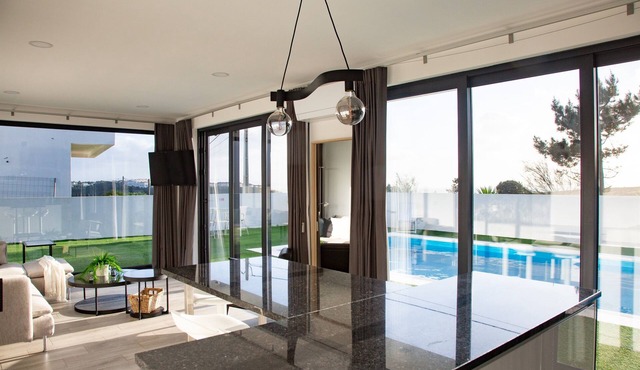 Premier Palaca: ground floor, walk to reserve, Riberira d'IIlas, town of Ribamar