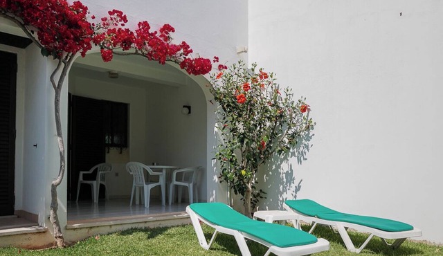 Quentao Red Villa, Quarteira, Algarve