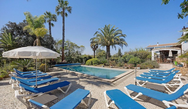 Quinta das Achadas – Bouganvillea in Lagos with Shared Pool, Nature & Breakfast
