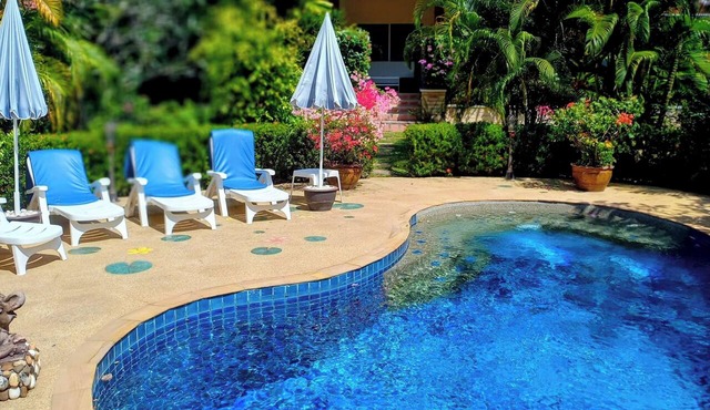RARE ! villa, 3 bed-3 bath, pool-jacuzzi, tropical garden, property 1,600 m2,