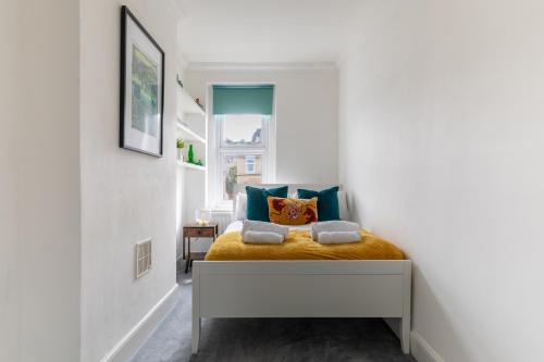 Refurbished Modern 2BD Flat Lower Oldfield Park in Bath