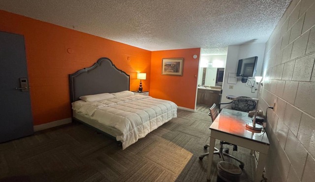 Relaxing King Stay | Walla Walla Wine Country | Pet Friendly | Free Parking in Walla Walla