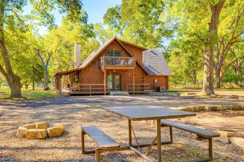 'Rock Creek Lodge' 1 Mi to Lake of the Arbuckles! in Sulphur