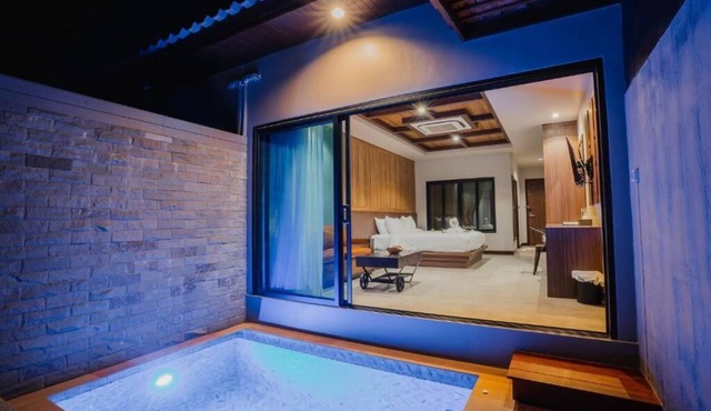 Romantic Room with Private Plunge Pool/Located in Siray Bay 5 Minto Phuket Town